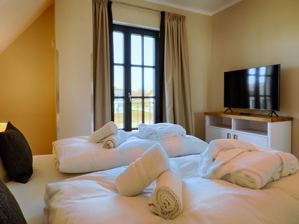 Reetland Am Meer - Luxus Reetdachvilla Mit 3 Schlafzimmern, Sauna Und Kamin F18 ดรันส์เคอ ภายนอก รูปภาพ